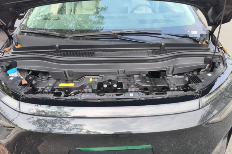 Used XPeng X9 2026 Model Pure Electric 650 UltraSE Engine Bay