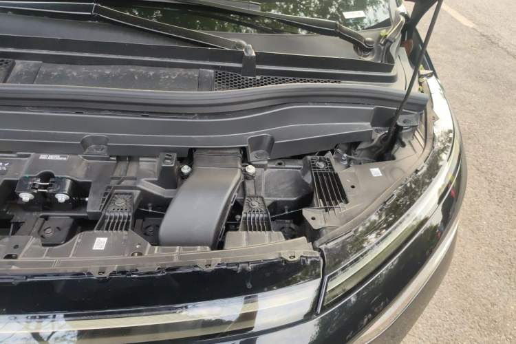 Used XPeng X9 2026 Model—Range-Extended Version 1602 Max Engine Bay Left