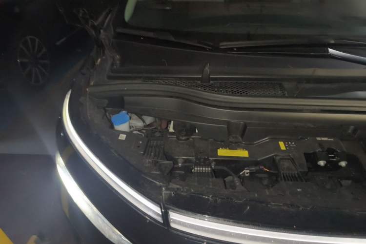 Used XPeng X9 2026 Model—Range-Extended Version 1602 Ultra Engine Bay Right