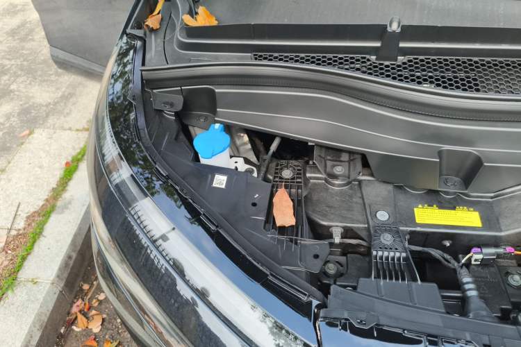 Used XPeng X9 2026 Model Pure Electric 650 UltraSE Engine Bay Right