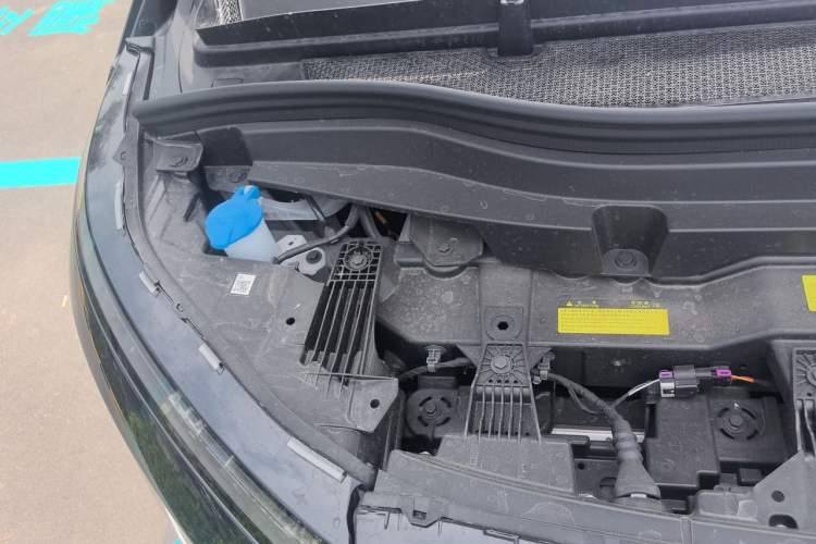 Used XPeng X9 2026 Model—Range-Extended Version 1602 Ultra Engine Bay Right