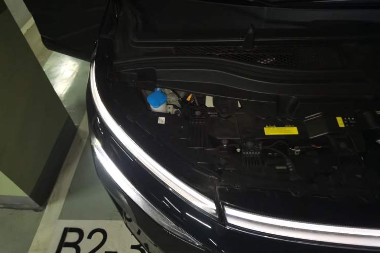 Used XPeng X9 2026 Model—Range-Extended Version 1602 Max Engine Bay Right
