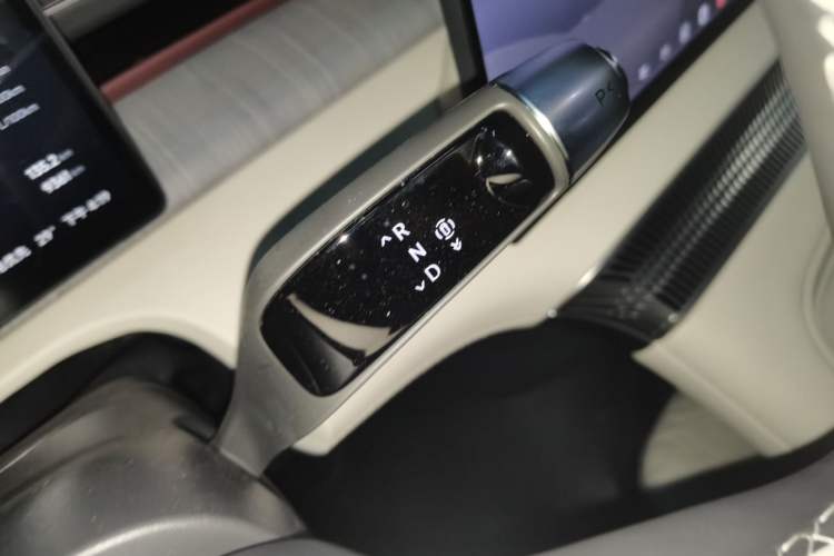 Used XPeng X9 2026 Model—Range-Extended Version 1602 Max Gear Lever