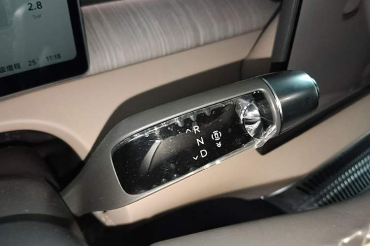 Used XPeng X9 2026 Model—Range-Extended Version 1602 Max Gear Lever