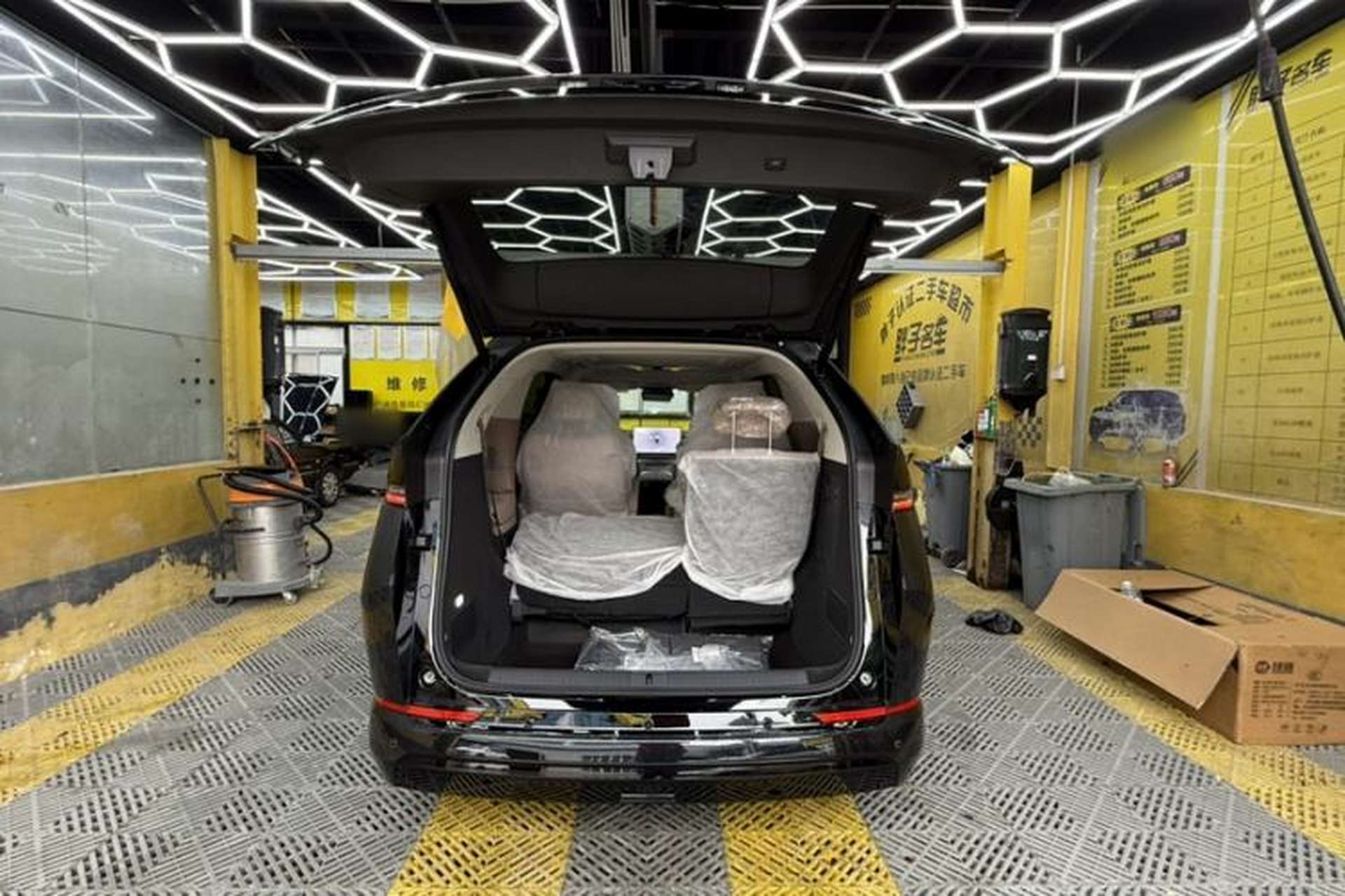 Used XPeng X9 2026 Model—Range-Extended Version 1602 Ultra Interior 10