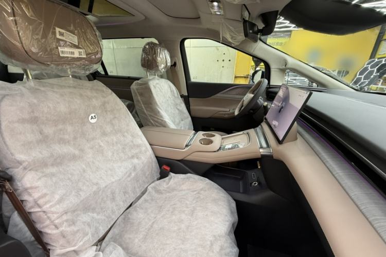 Used XPeng X9 2026 Model—Range-Extended Version 1602 Ultra Interior 13
