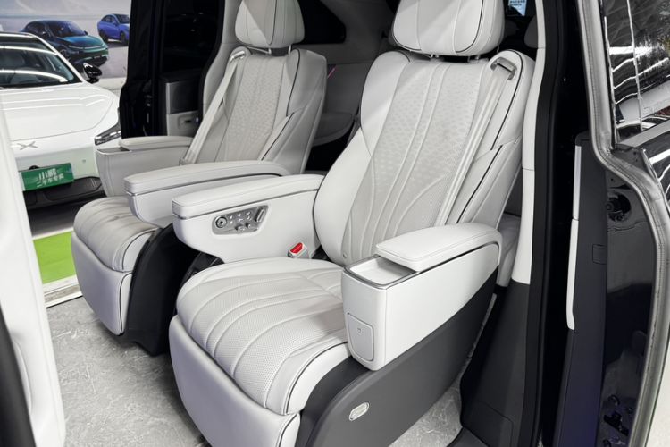 Used XPeng X9 2026 Model—Range-Extended Version 1602 Ultra Interior 7