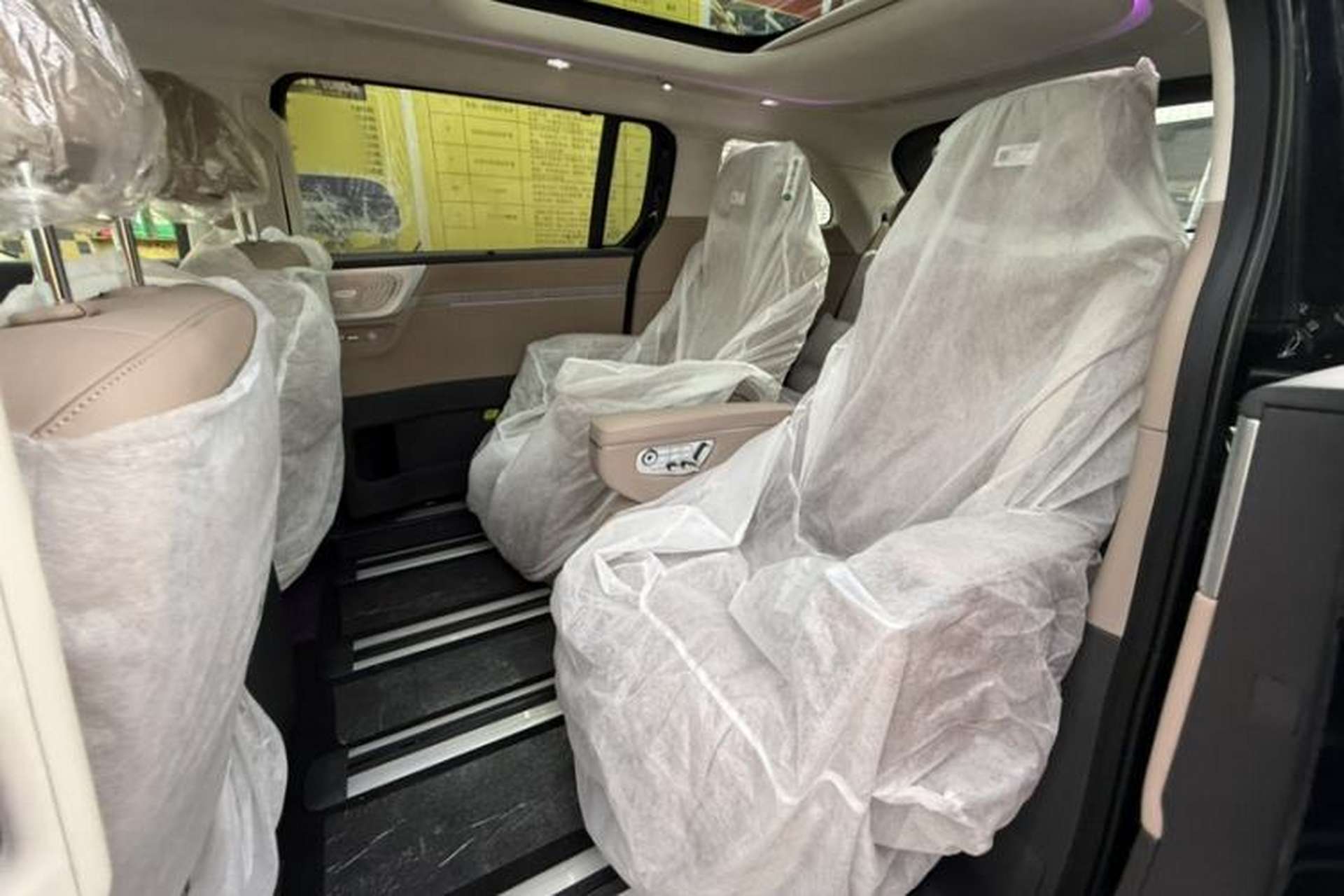 Used XPeng X9 2026 Model—Range-Extended Version 1602 Ultra Interior 8