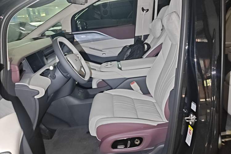 Used XPeng X9 2026 Model—Range-Extended Version 1602 Ultra Left Front Seat