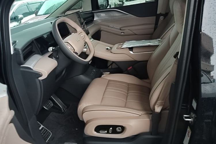 Used XPeng X9 2026 Model—Range-Extended Version 1602 Max Left Front Seat