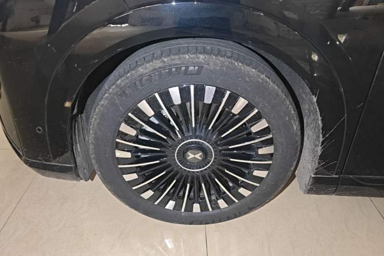 Used XPeng X9 2026 Model—Range-Extended Version 1602 Ultra Left Front Wheel Hub