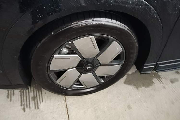 Used XPeng X9 2026 Model—Range-Extended Version 1602 Max Left Front Wheel Hub