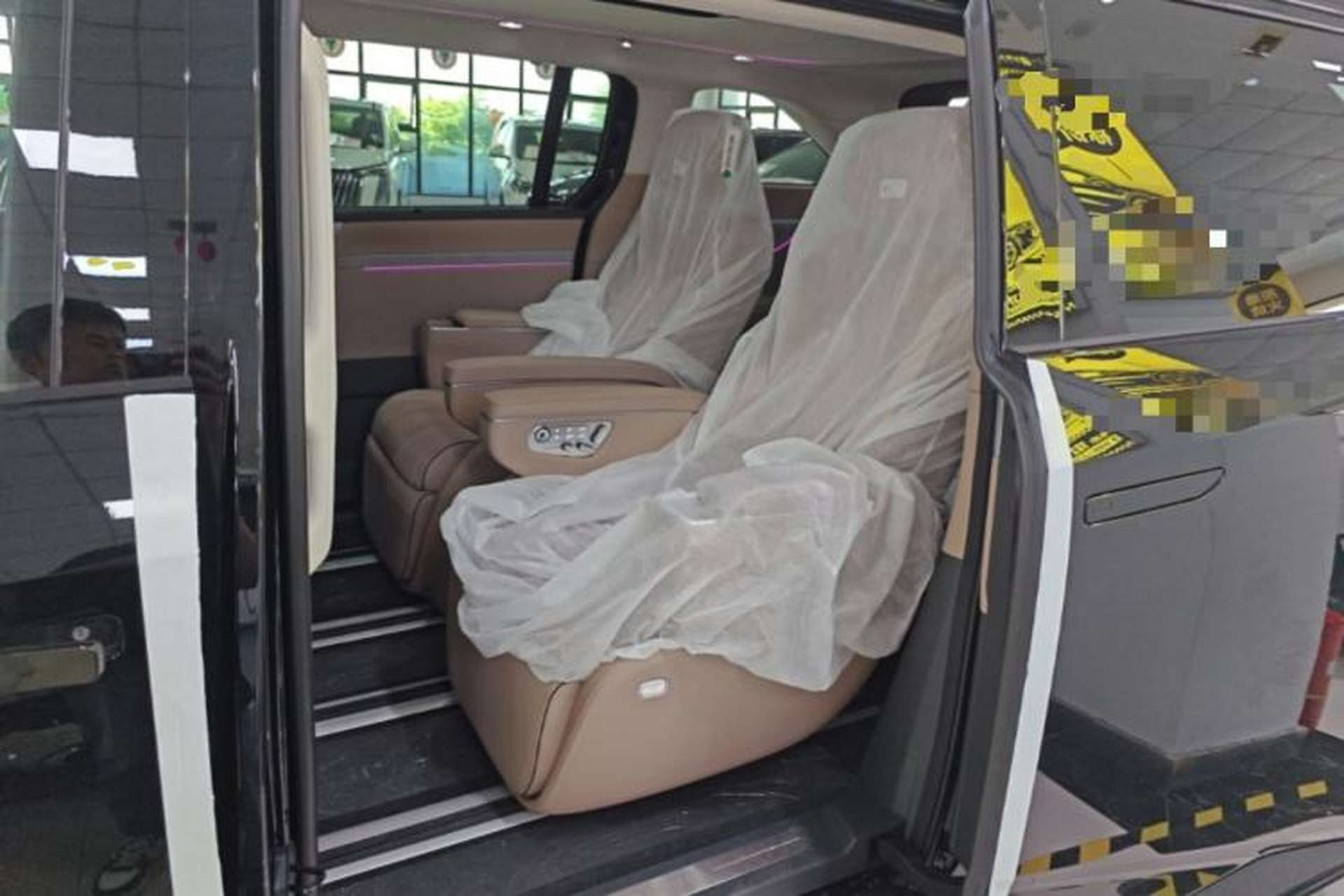 Used XPeng X9 2026 Model—Range-Extended Version 1602 Ultra Left Rear Seat