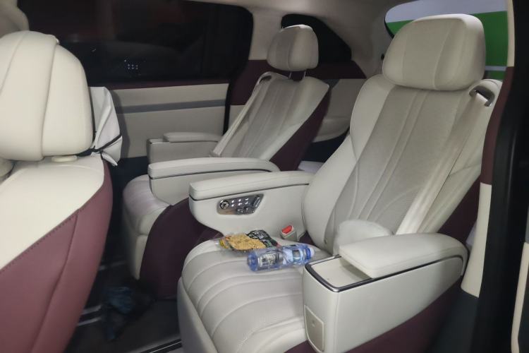 Used XPeng X9 2026 Model—Range-Extended Version 1602 Ultra Left Rear Seat