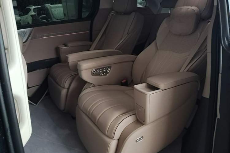 Used XPeng X9 2026 Model—Range-Extended Version 1602 Max Left Rear Seat