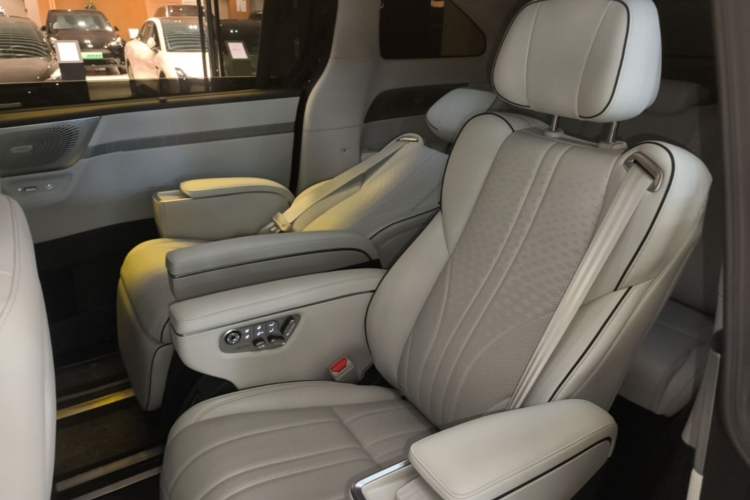 Used XPeng X9 2026 Model—Range-Extended Version 1602 Ultra Left Rear Seat