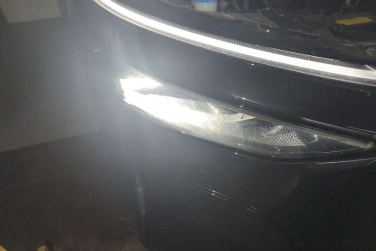 Used XPeng X9 2026 Model—Range-Extended Version 1602 Ultra Right Front Headlight