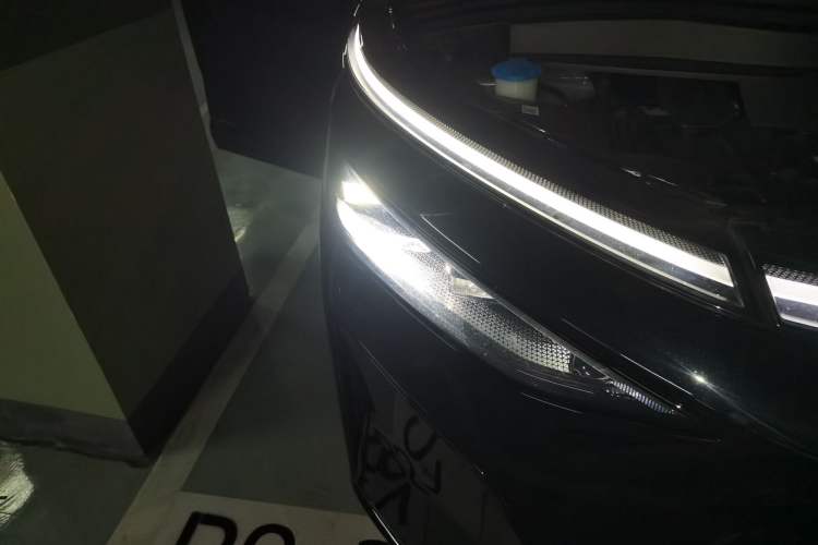 Used XPeng X9 2026 Model—Range-Extended Version 1602 Max Right Front Headlight
