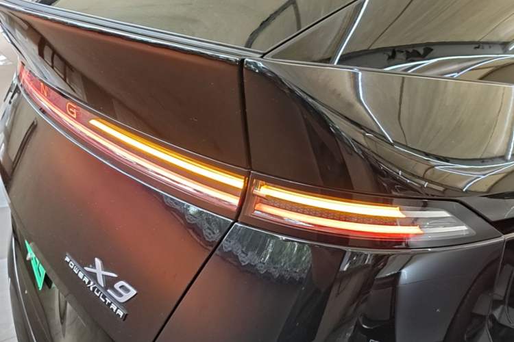 Used XPeng X9 2026 Model—Range-Extended Version 1602 Ultra Right Rear Taillight