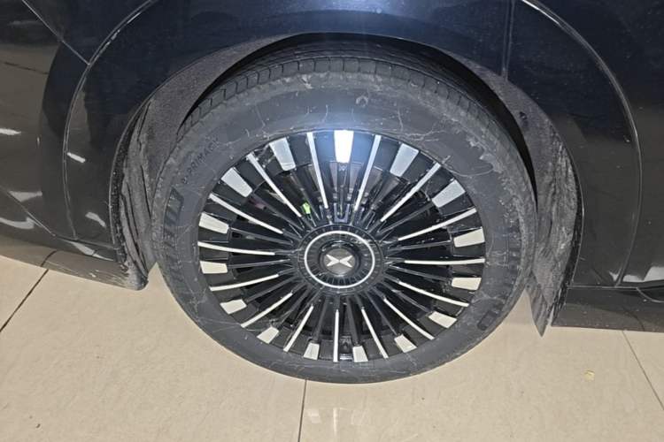 Used XPeng X9 2026 Model—Range-Extended Version 1602 Ultra Right Rear Wheel Hub
