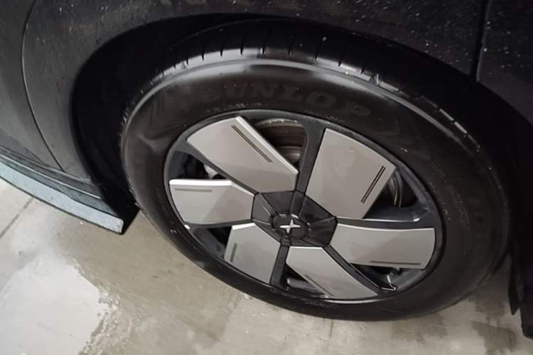 Used XPeng X9 2026 Model—Range-Extended Version 1602 Max Right Rear Wheel Hub