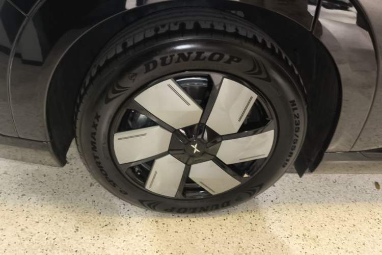 Used XPeng X9 2026 Model—Range-Extended Version 1602 Ultra Right Rear Wheel Hub