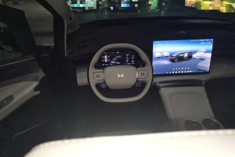 Used XPeng X9 2026 Model—Range-Extended Version 1602 Max Steering Wheel