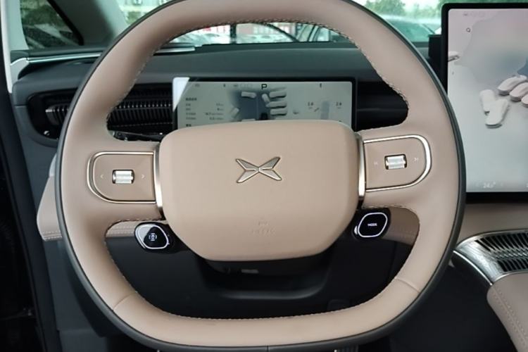 Used XPeng X9 2026 Model—Range-Extended Version 1602 Max Steering Wheel