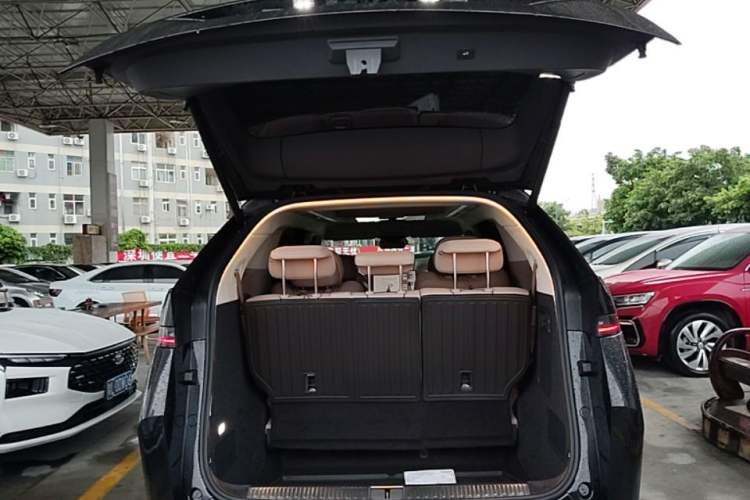 Used XPeng X9 2026 Model—Range-Extended Version 1602 Max Trunk