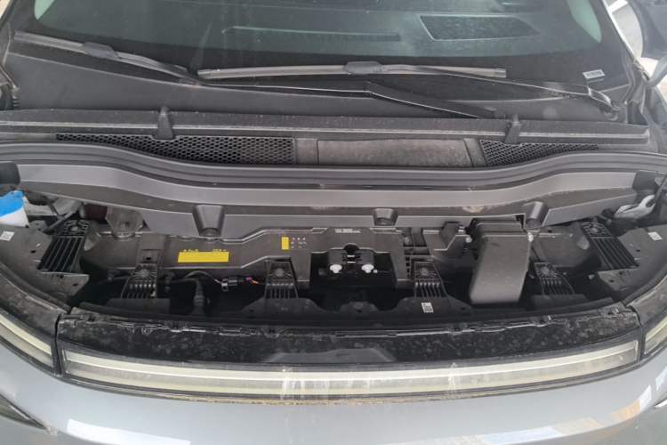 Used XPeng X9 2026 Model—Range-Extended Version 1602 Ultra Engine Bay