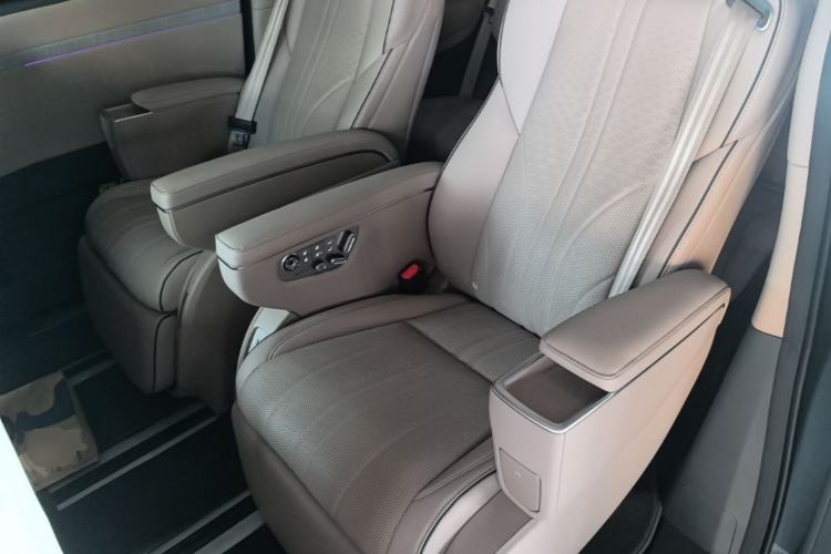 Used XPeng X9 2026 Model—Range-Extended Version 1602 Ultra Left Rear Seat