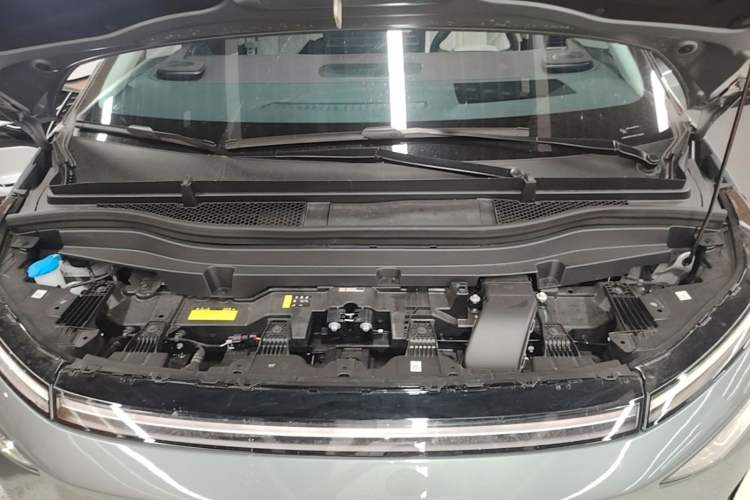 Used XPeng X9 2026 Model—Range-Extended Version 1602 Ultra Engine Bay