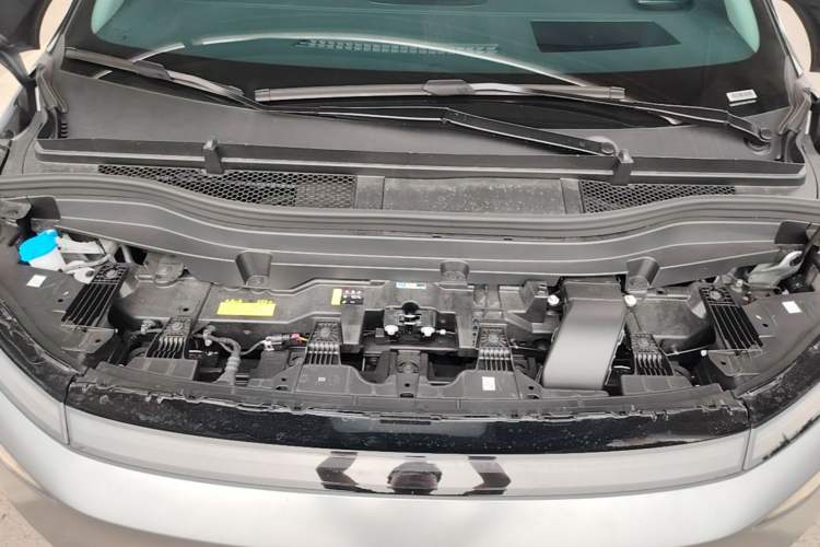 Used XPeng X9 2026 Model—Range-Extended Version 1602 Ultra Engine Bay
