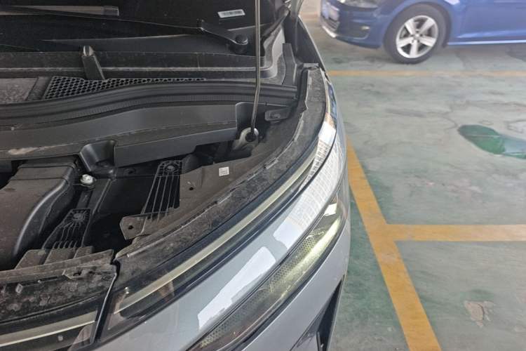 Used XPeng X9 2026 Model—Range-Extended Version 1602 Ultra Engine Bay Left