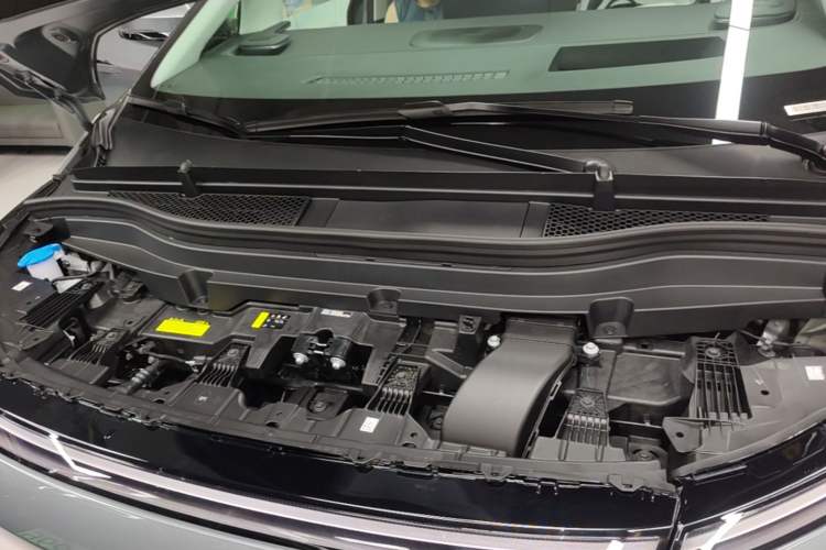 Used XPeng X9 2026 Model—Range-Extended Version 1602 Ultra Engine Bay