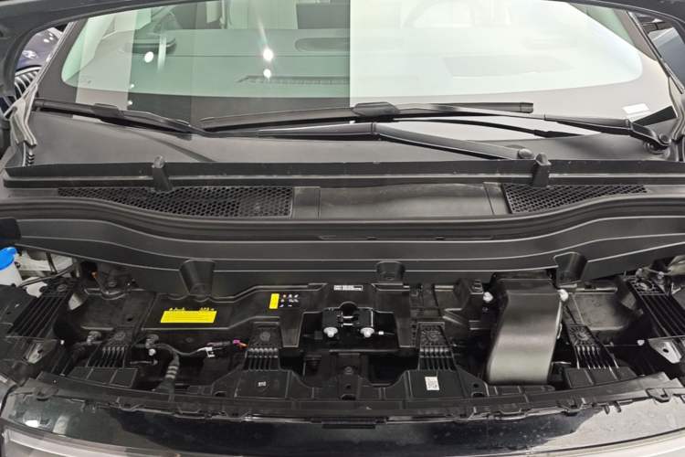 Used XPeng X9 2026 Model—Range-Extended Version 1602 Ultra Engine Bay