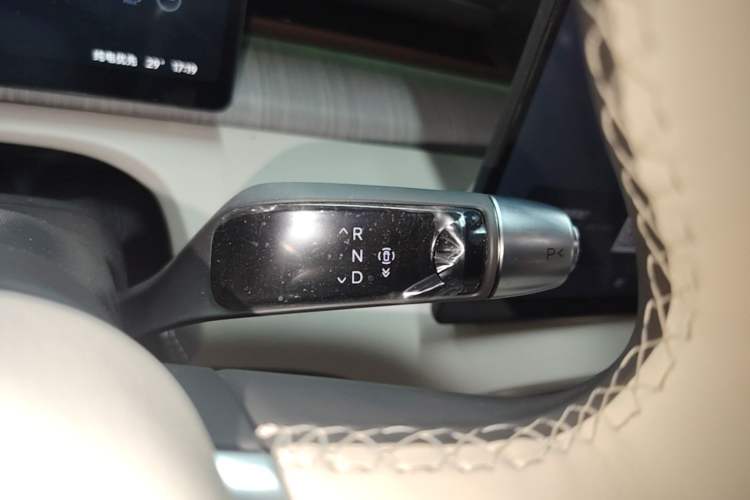 Used XPeng X9 2026 Model—Range-Extended Version 1602 Ultra Gear Lever