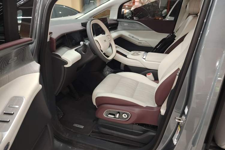 Used XPeng X9 2026 Model—Range-Extended Version 1602 Ultra Left Front Seat