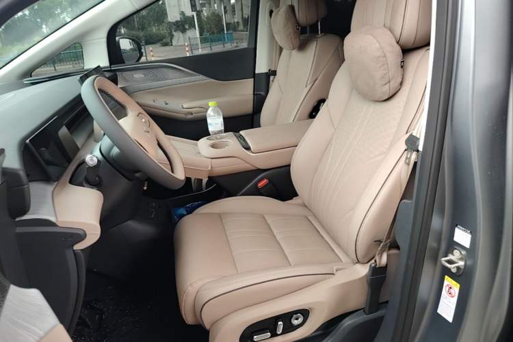 Used XPeng X9 2026 Model—Range-Extended Version 1602 Ultra Left Front Seat