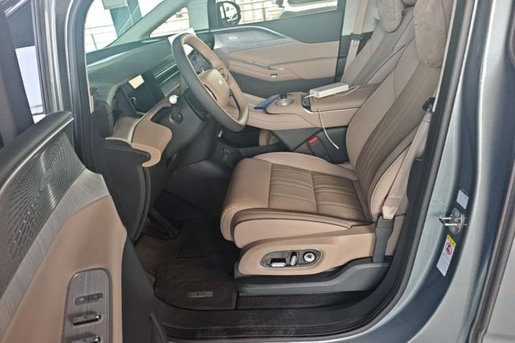Used XPeng X9 2026 Model—Range-Extended Version 1602 Ultra Left Front Seat