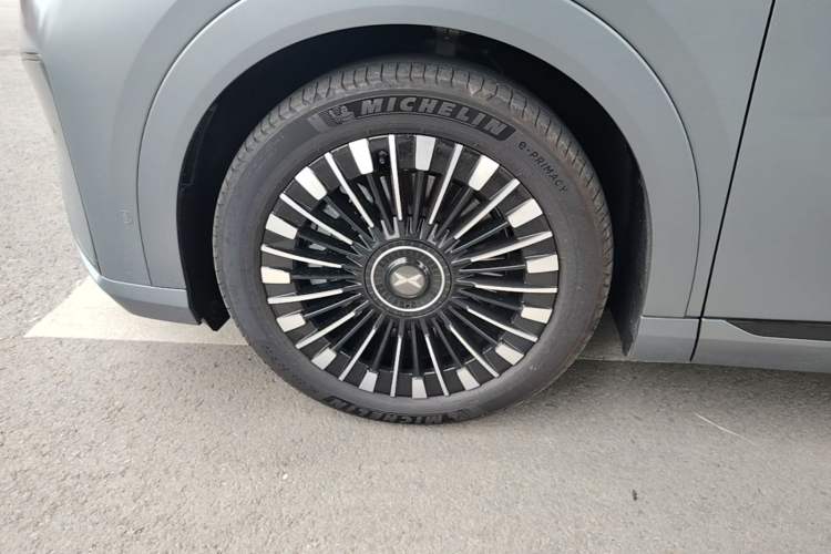 Used XPeng X9 2026 Model—Range-Extended Version 1602 Ultra Left Front Wheel Hub
