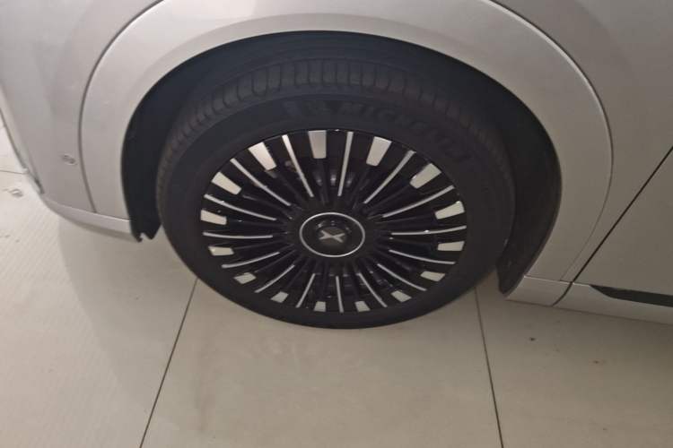 Used XPeng X9 2026 Model—Range-Extended Version 1602 Ultra Left Front Wheel Hub