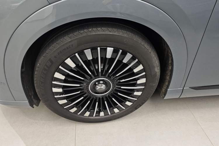 Used XPeng X9 2026 Model—Range-Extended Version 1602 Ultra Left Front Wheel Hub
