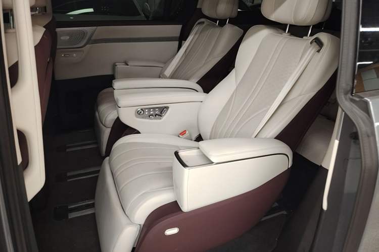 Used XPeng X9 2026 Model—Range-Extended Version 1602 Ultra Left Rear Seat