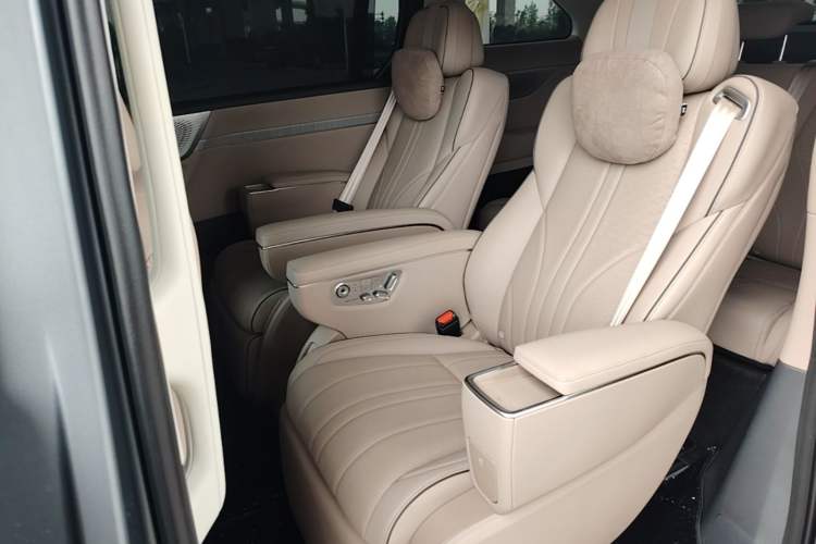 Used XPeng X9 2026 Model—Range-Extended Version 1602 Ultra Left Rear Seat