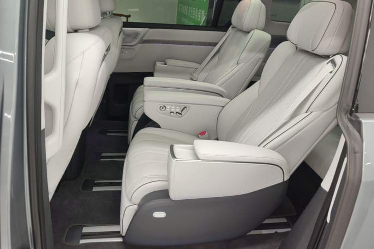 Used XPeng X9 2026 Model—Range-Extended Version 1602 Ultra Left Rear Seat
