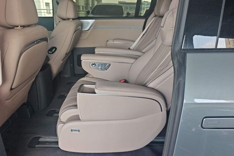 Used XPeng X9 2026 Model—Range-Extended Version 1602 Ultra Left Rear Seat