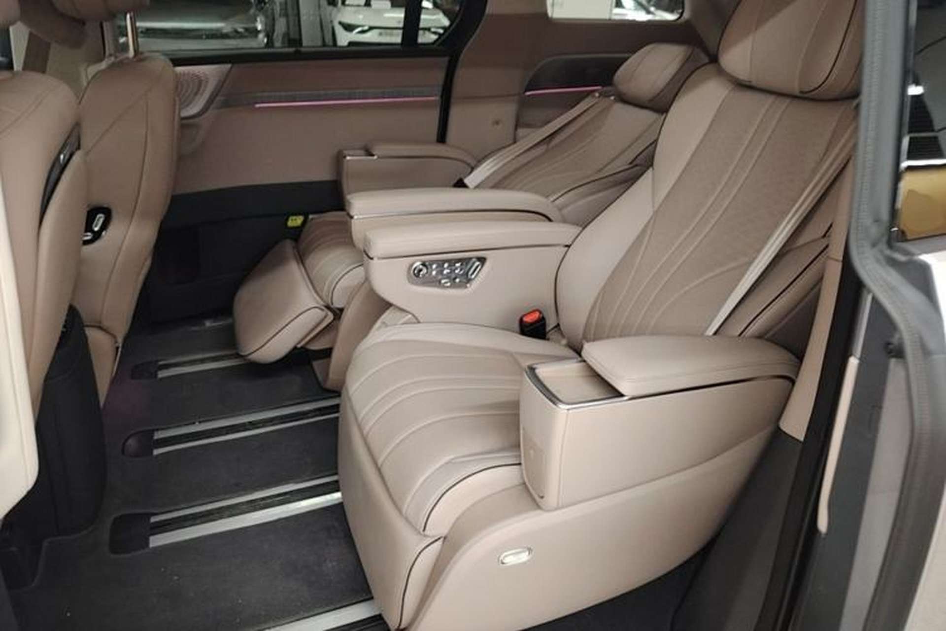Used XPeng X9 2026 Model Pure Electric 650 Ultra Left Rear Seat