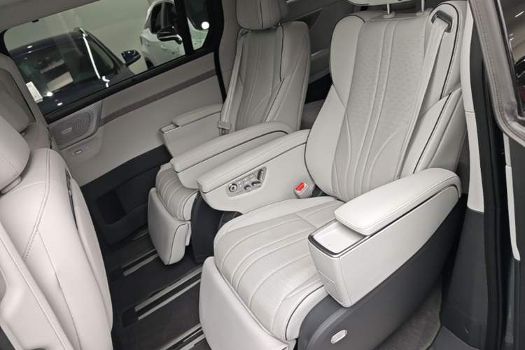 Used XPeng X9 2026 Model—Range-Extended Version 1602 Ultra Left Rear Seat