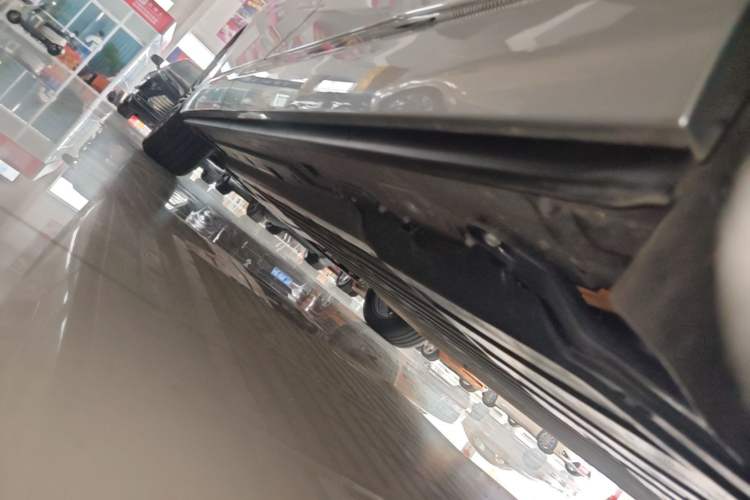 Used XPeng X9 2026 Model—Range-Extended Version 1602 Ultra Left Side Sill